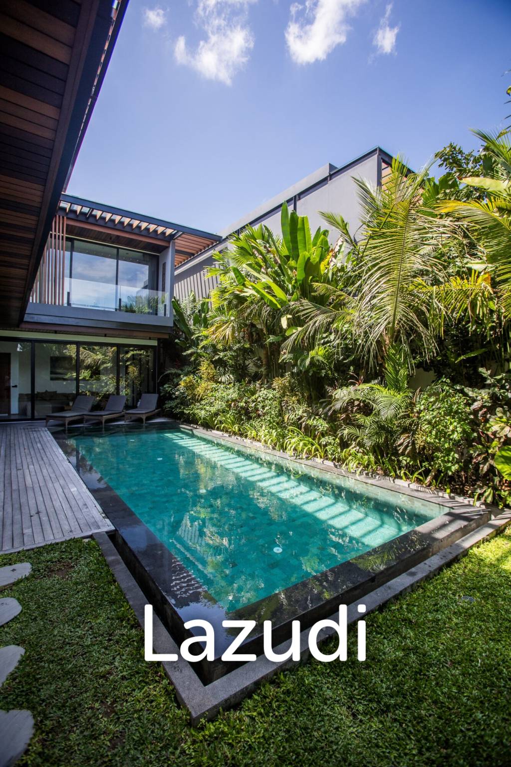 Stunning 5-Bedroom masterpiece 200m from the beach