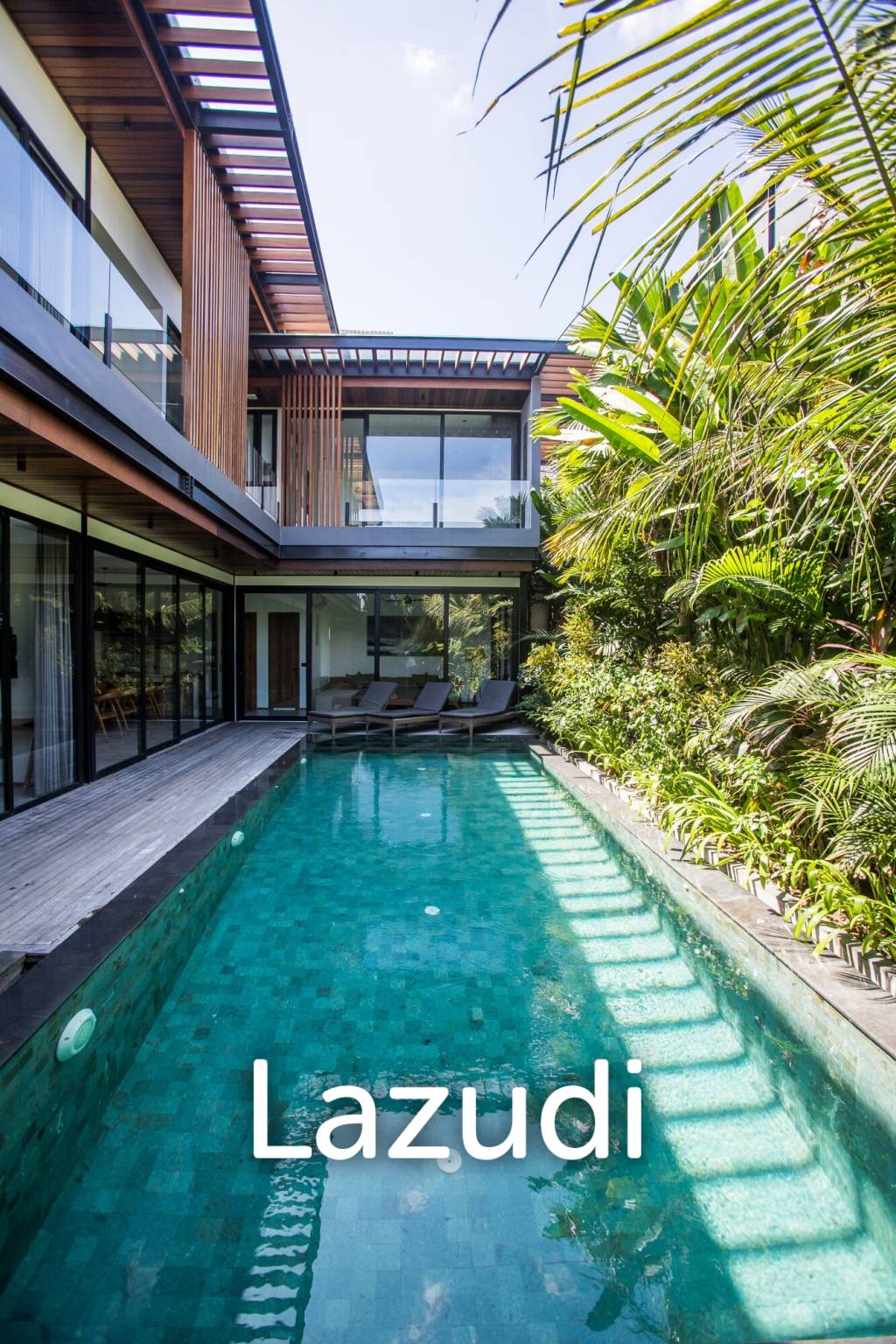 Stunning 5-Bedroom masterpiece 200m from the beach