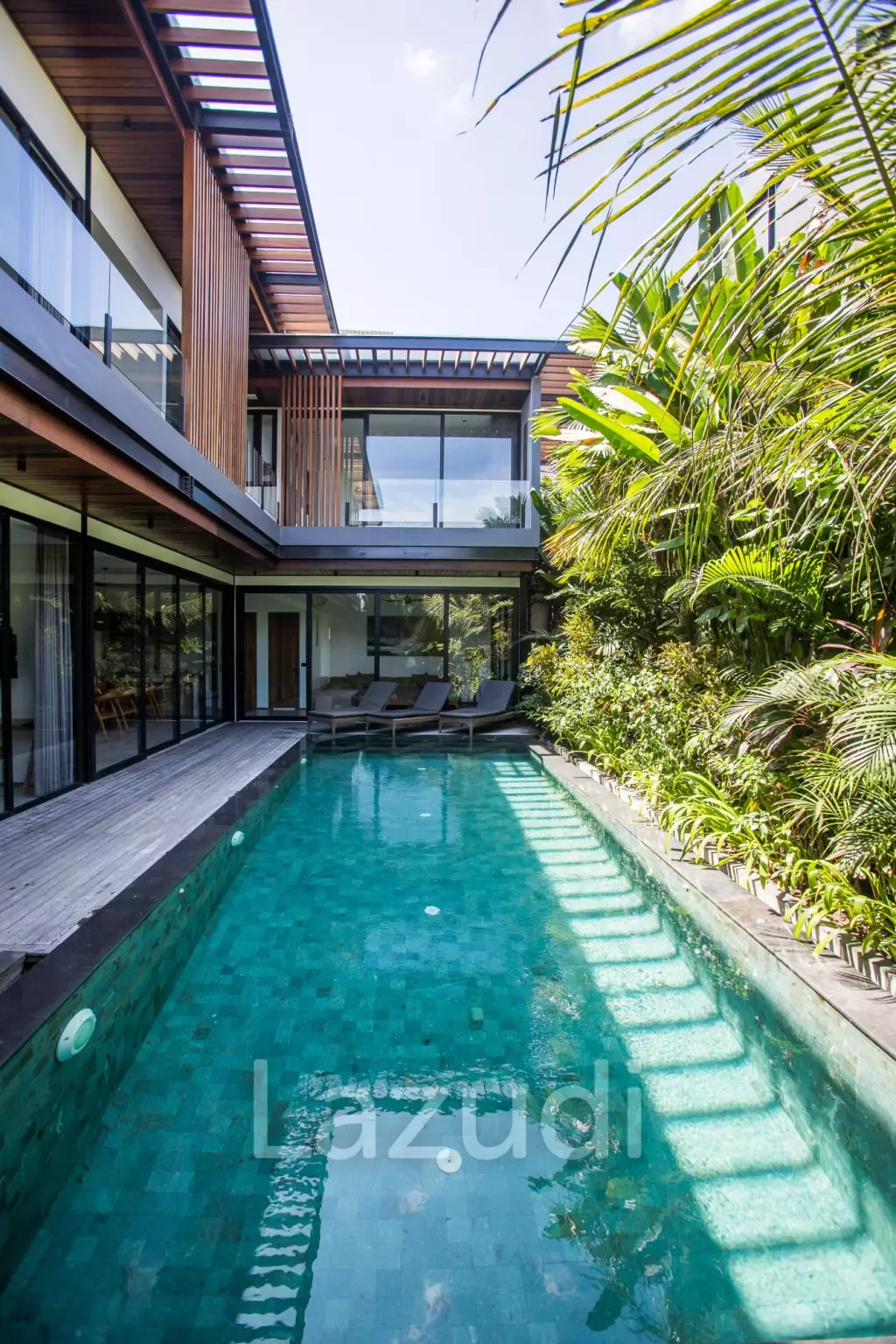 Stunning 5-Bedroom masterpiece 200m from the beach