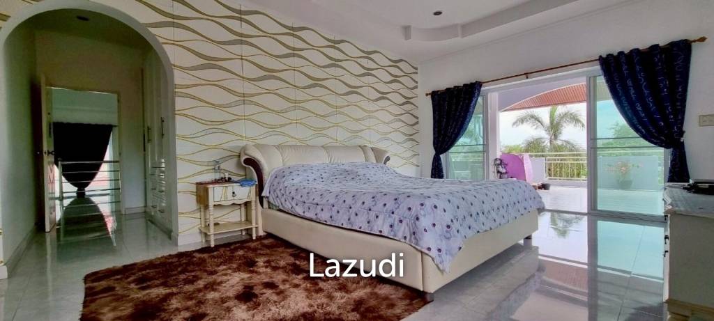 4 Bedrooms 6 Bathrooms Bang Saray House