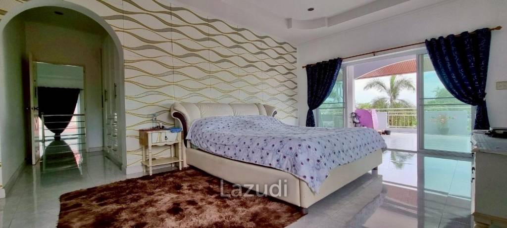 4 Bedrooms 6 Bathrooms Bang Saray House