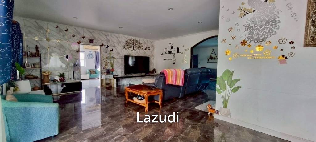 4 Bedrooms 6 Bathrooms Bang Saray House