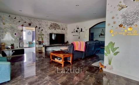 4 Bedrooms 6 Bathrooms Bang Saray House