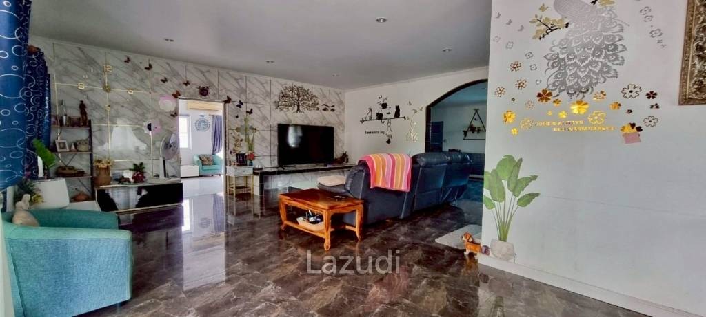 4 Bedrooms 6 Bathrooms Bang Saray House
