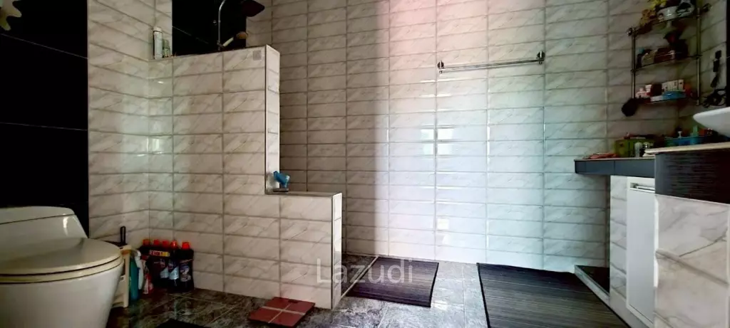 4 Bedrooms 6 Bathrooms Bang Saray House