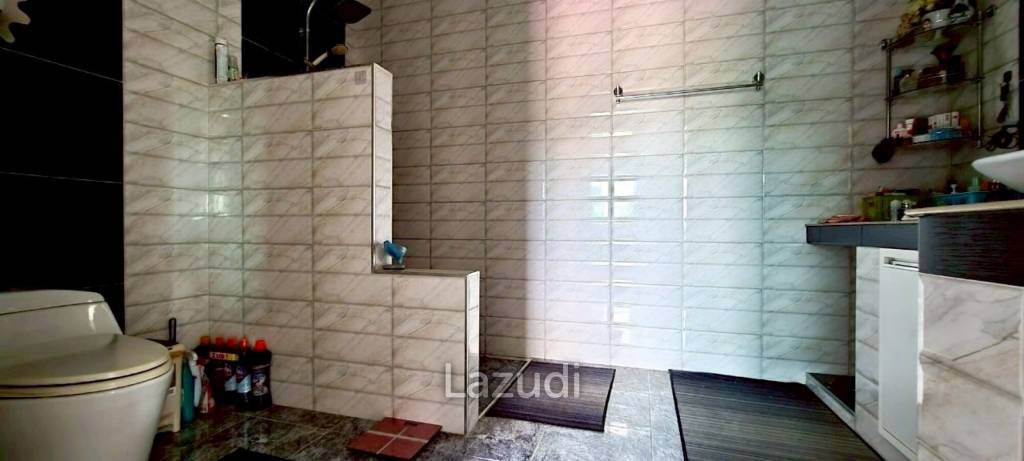 4 Bedrooms 6 Bathrooms Bang Saray House