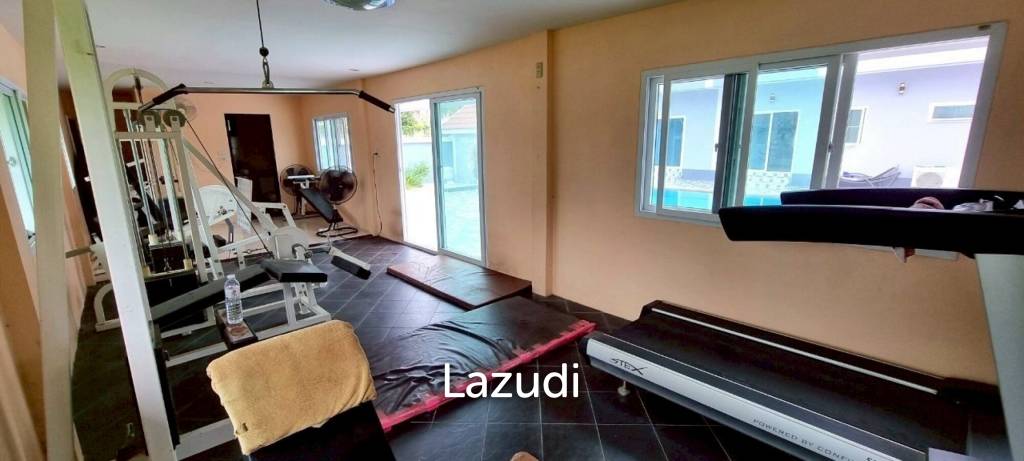 4 Bedrooms 6 Bathrooms Bang Saray House