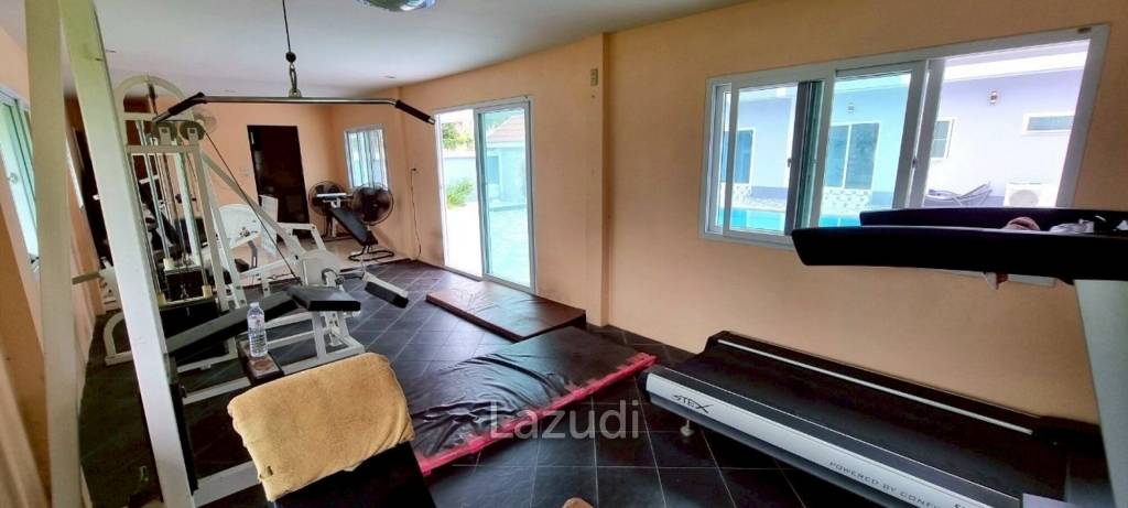 4 Bedrooms 6 Bathrooms Bang Saray House