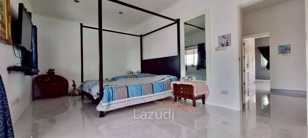 4 Bedrooms 6 Bathrooms Bang Saray House