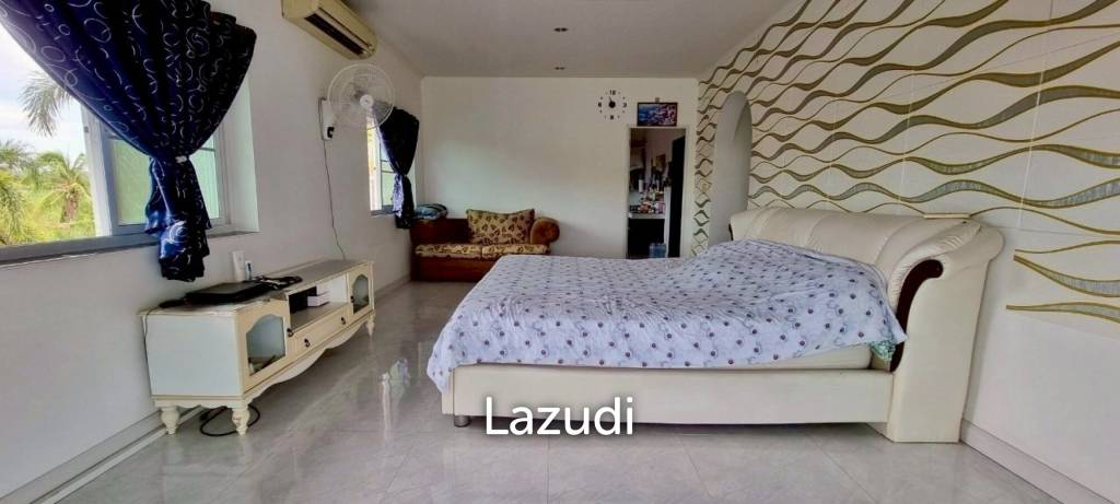 4 Bedrooms 6 Bathrooms Bang Saray House