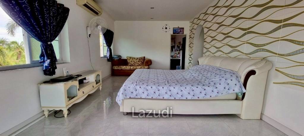 4 Bedrooms 6 Bathrooms Bang Saray House