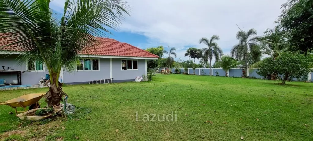 4 Bedrooms 6 Bathrooms Bang Saray House