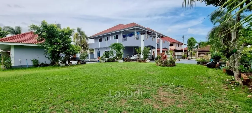 4 Bedrooms 6 Bathrooms Bang Saray House