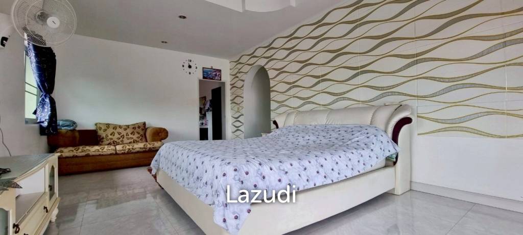 4 Bedrooms 6 Bathrooms Bang Saray House