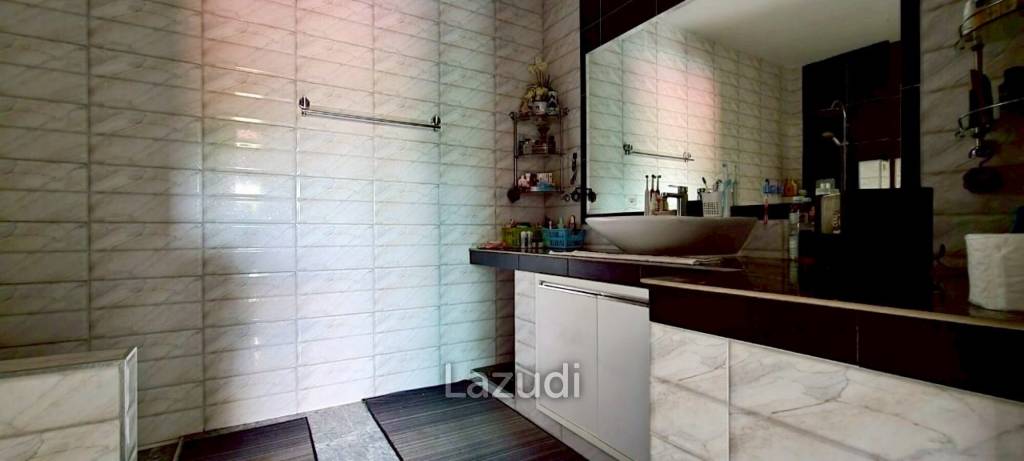 4 Bedrooms 6 Bathrooms Bang Saray House