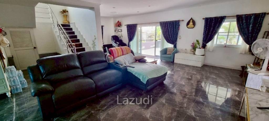 4 Bedrooms 6 Bathrooms Bang Saray House