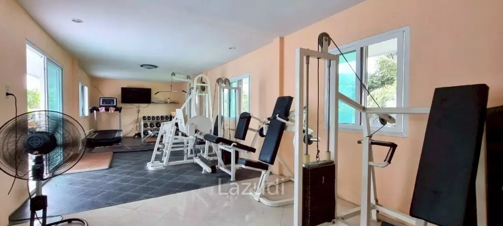 4 Bedrooms 6 Bathrooms Bang Saray House