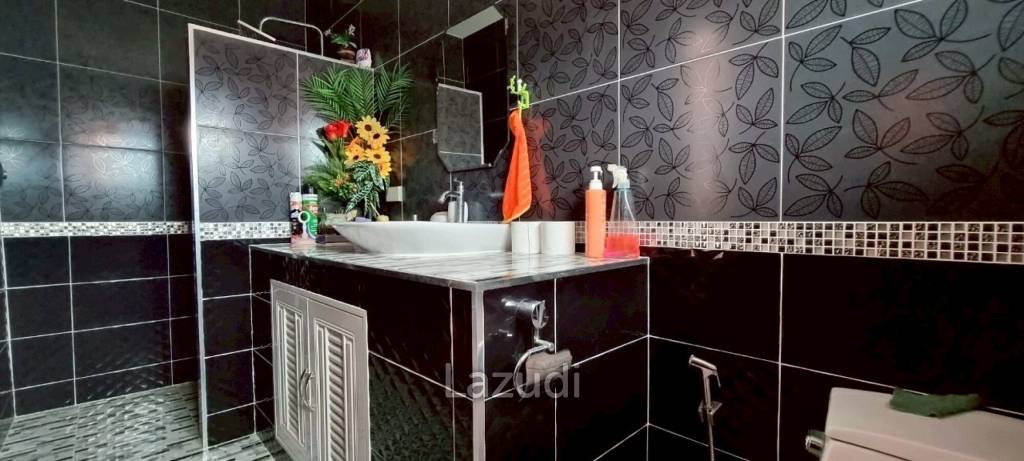 4 Bedrooms 6 Bathrooms Bang Saray House