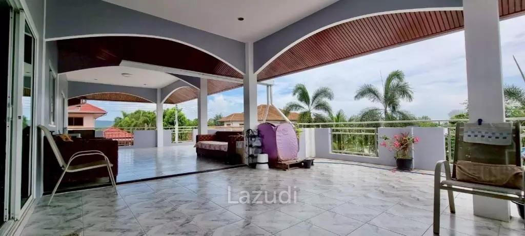 4 Bedrooms 6 Bathrooms Bang Saray House