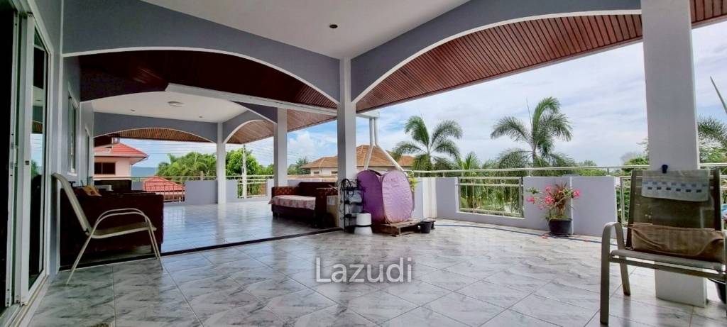 4 Bedrooms 6 Bathrooms Bang Saray House