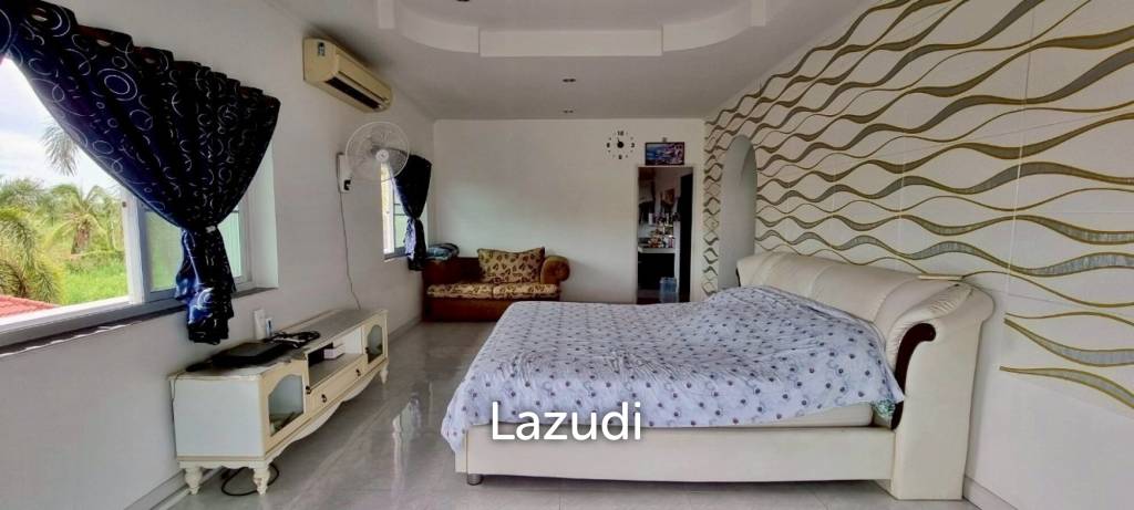 4 Bedrooms 6 Bathrooms Bang Saray House