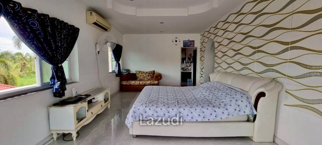 4 Bedrooms 6 Bathrooms Bang Saray House