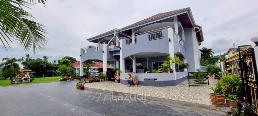 4 Bedrooms 6 Bathrooms Bang Saray House
