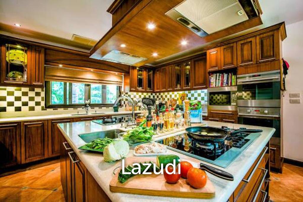 1,600 Sqm 6 Bed 6 Bath Villa For Sale