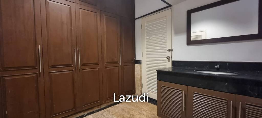 4 Bedrooms 5 Bathrooms 296 SQ.M. Baan Anda