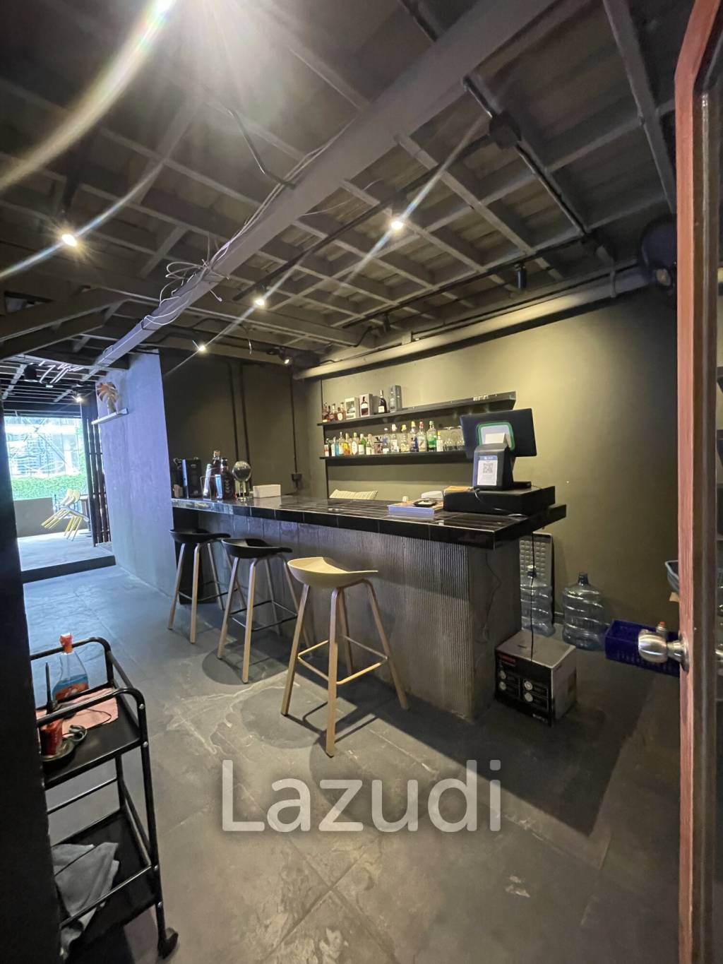 🍸 Cozy Rooftop Restaurant for Rent – Phrom Phong (Opp. EmSphere)