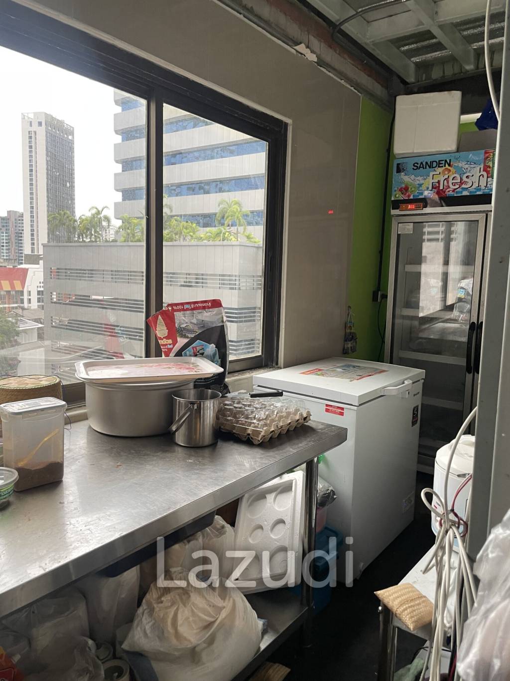 🍸 Cozy Rooftop Restaurant for Rent – Phrom Phong (Opp. EmSphere)