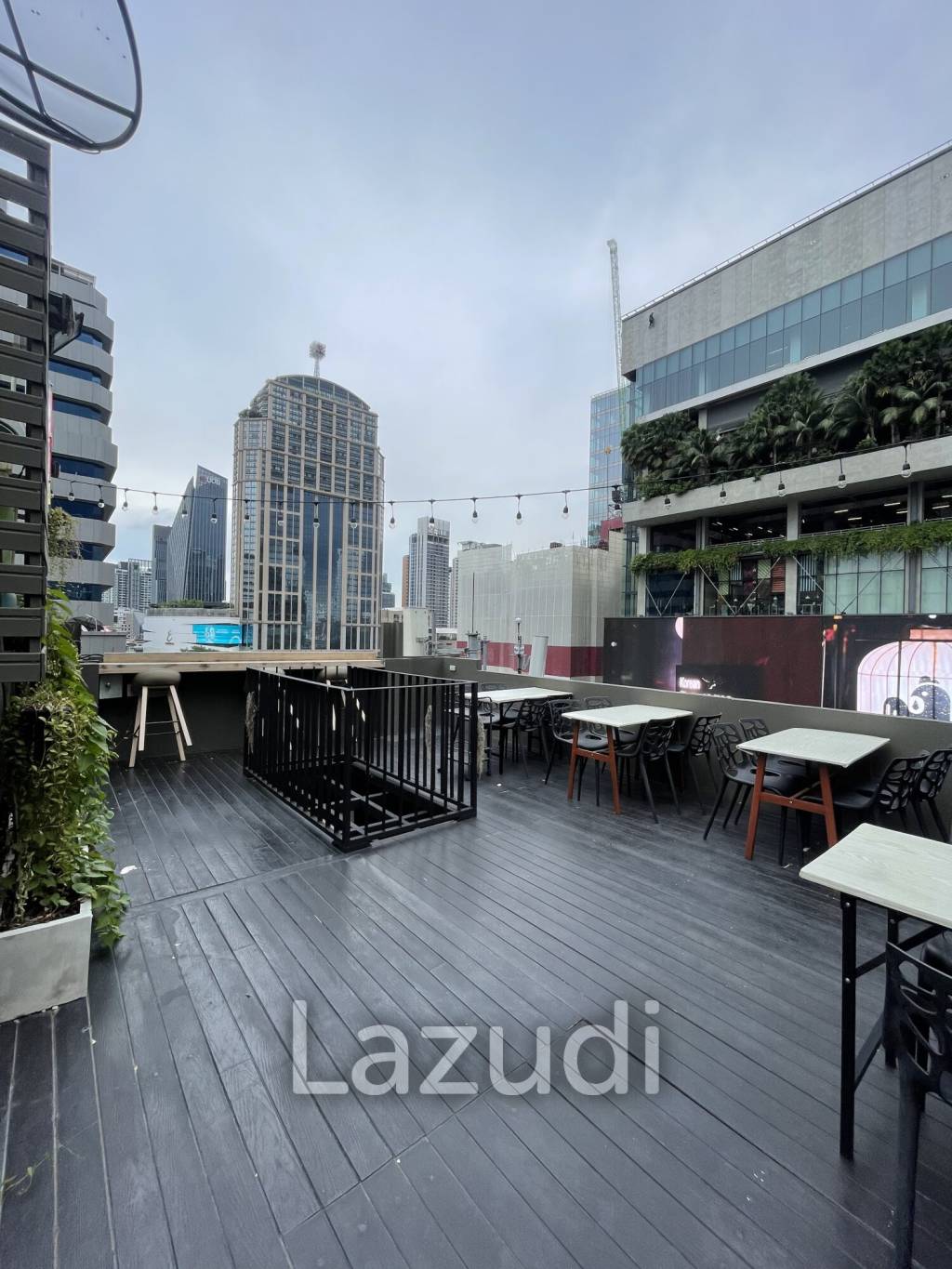 🍸 Cozy Rooftop Restaurant for Rent – Phrom Phong (Opp. EmSphere)