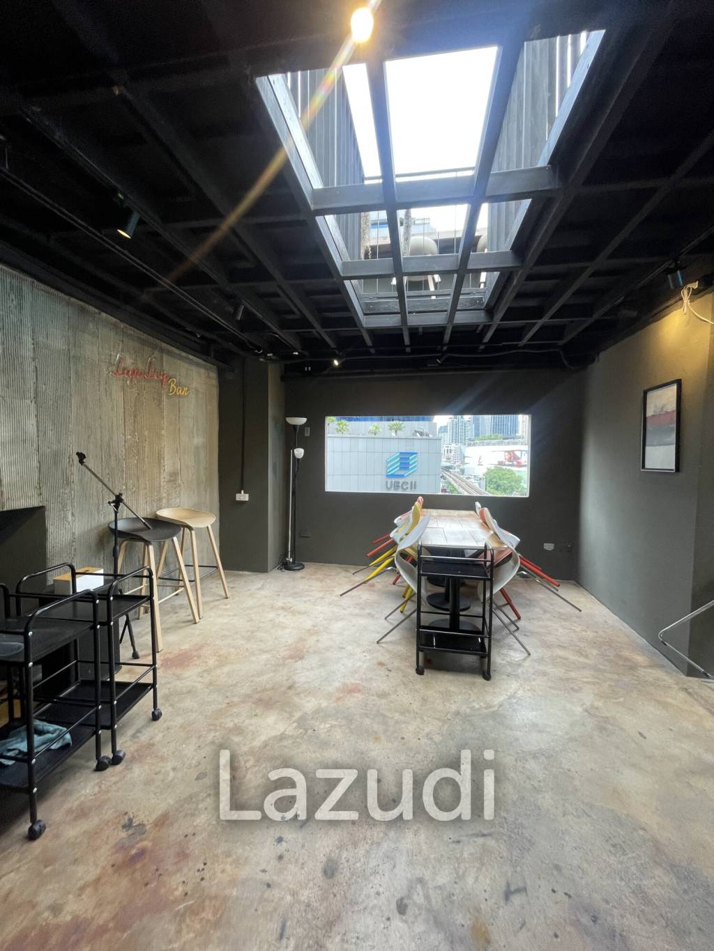 🍸 Cozy Rooftop Restaurant for Rent – Phrom Phong (Opp. EmSphere)
