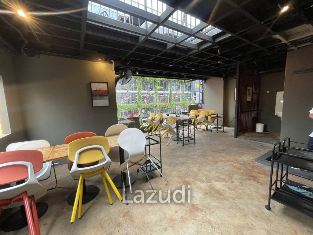 🍸 Cozy Rooftop Restaurant for Rent – Phrom Phong (Opp. EmSphere)