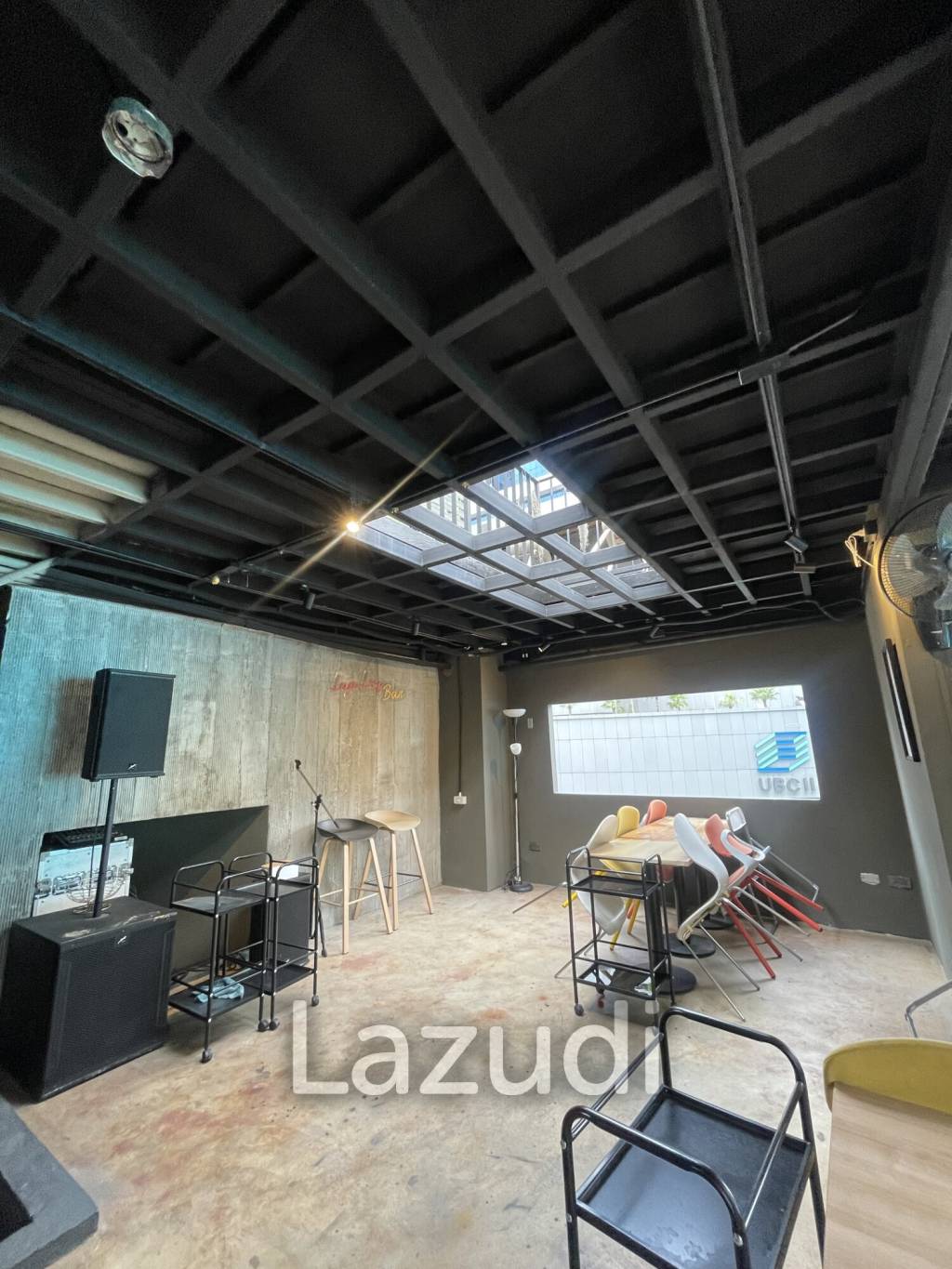 🍸 Cozy Rooftop Restaurant for Rent – Phrom Phong (Opp. EmSphere)