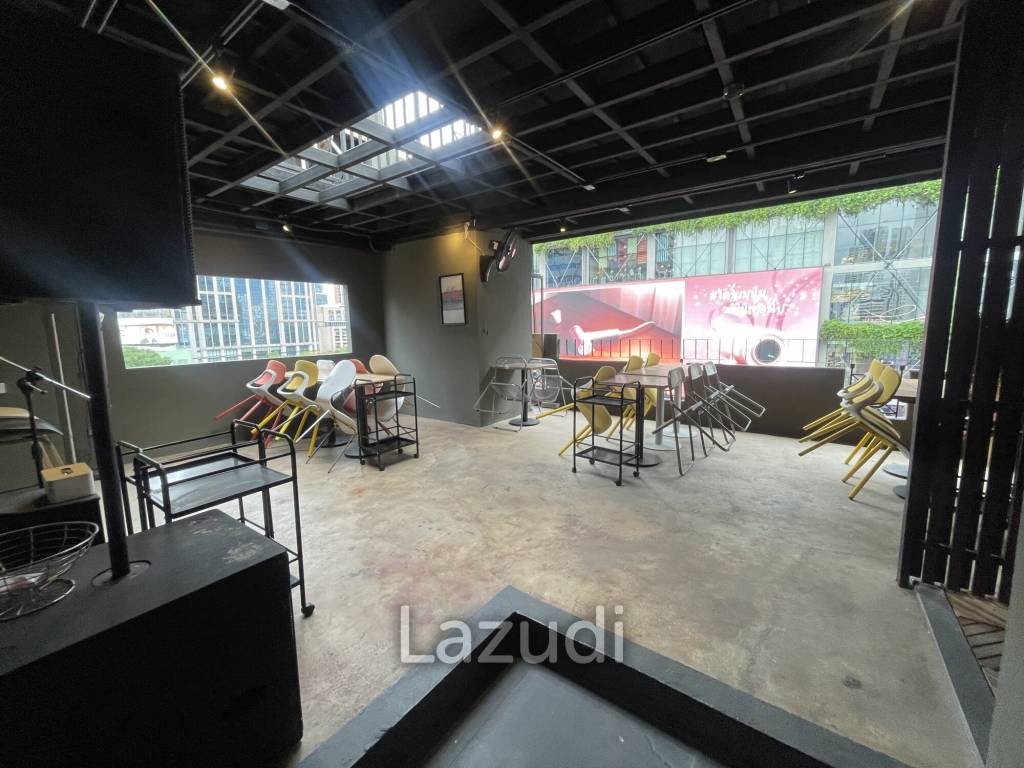 🍸 Cozy Rooftop Restaurant for Rent – Phrom Phong (Opp. EmSphere)