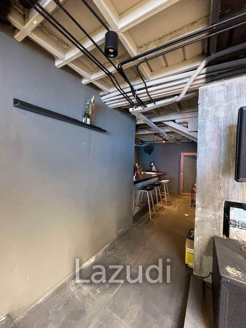 🍸 Cozy Rooftop Restaurant for Rent – Phrom Phong (Opp. EmSphere)