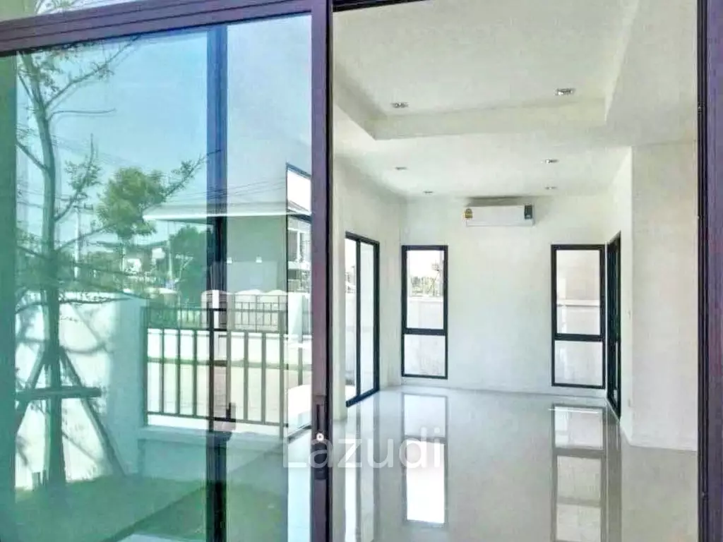 3 Bed 3 Bath 36 Sq.w Aura Ramkamhaeng 94
