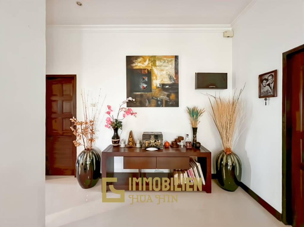 วิลล่า 5 ห้องนอนพร้อมสระว่ายน้ำและสวนอันร่มรื่น ในโครงการ เดอะไฮท์ 2 เขาเต่า หัวหิน