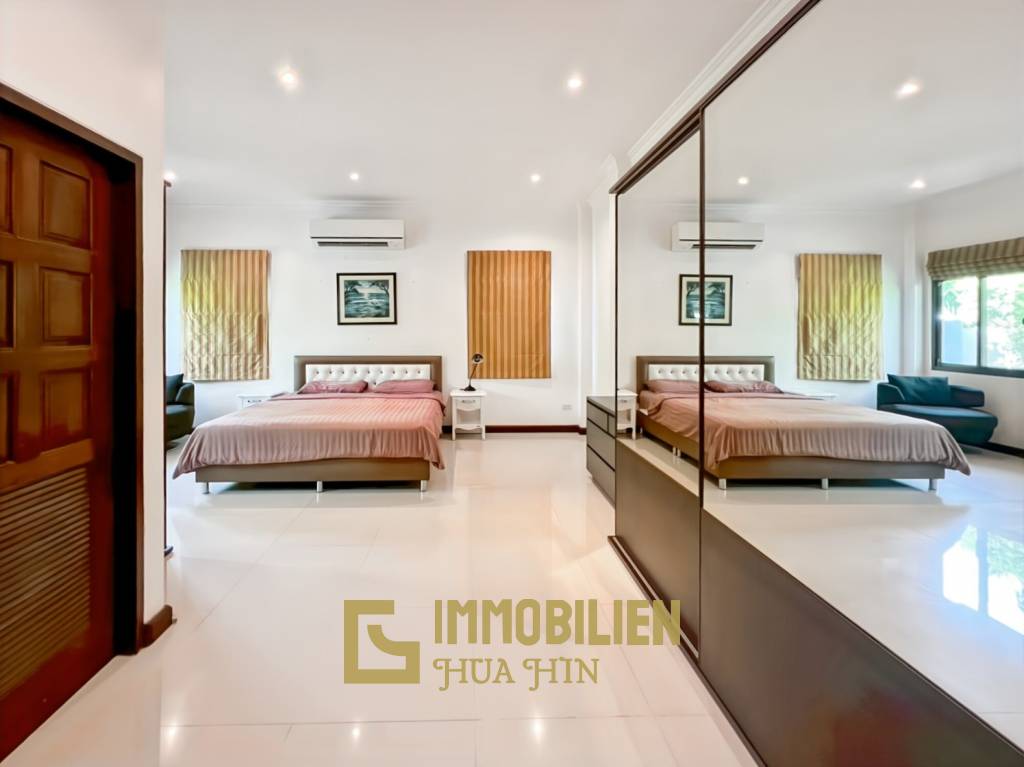 วิลล่า 5 ห้องนอนพร้อมสระว่ายน้ำและสวนอันร่มรื่น ในโครงการ เดอะไฮท์ 2 เขาเต่า หัวหิน