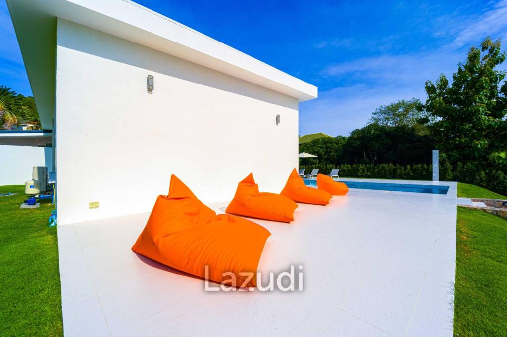 Luxurious 4-Bed Villa on 1,250 sqm Land in Palm Hills Golf Club, Hua Hin