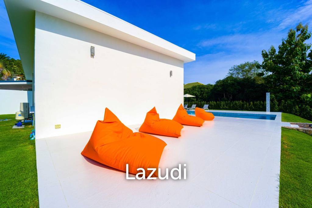 Luxurious 4-Bed Villa on 1,250 sqm Land in Palm Hills Golf Club, Hua Hin
