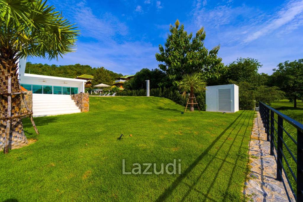 Luxurious 4-Bed Villa on 1,250 sqm Land in Palm Hills Golf Club, Hua Hin