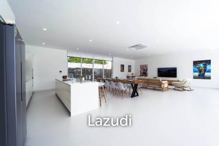 Luxurious 4-Bed Villa on 1,250 sqm Land in Palm Hills Golf Club, Hua Hin