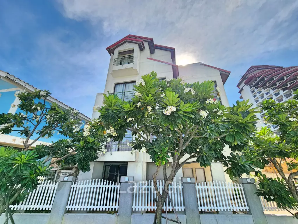Exclusive Beachfront Townhouse For Sale in Takiab Hua Hin