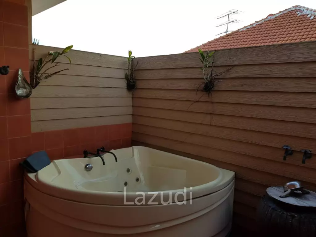 3 Bed 3 Bath Twin House Pattanakarn 38