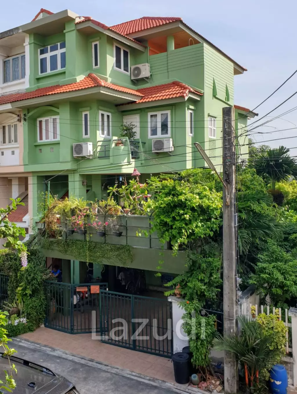 3 Bed 3 Bath Twin House Pattanakarn 38