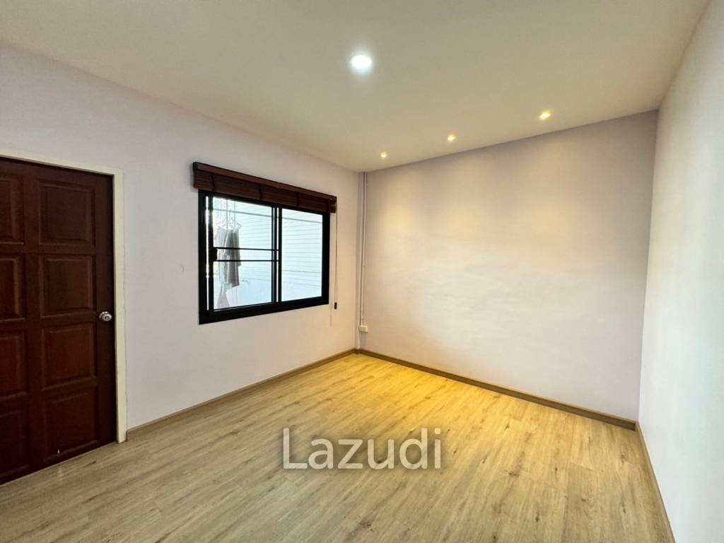 3 Bedroom 3 Bathroom 52 Sq.m Townhouse At Asoke