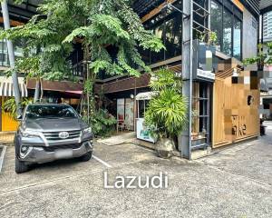 Turnkey Restaurant/Bar on Sukhumvit Soi 33 – Prime Main Road Location with High Foot Traffic