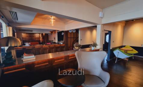 Elegant Thong Lo/Petchburi Corner Gem — 416sqm Restaurant Space with Outdoor Space and Ample Parking